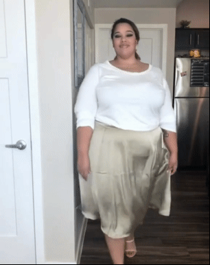Plus size creator reviewing skirt
